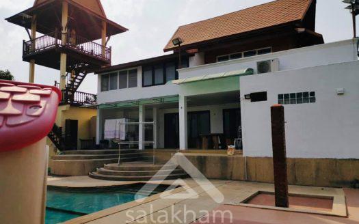 Pool villa in Bang Saray Beach
