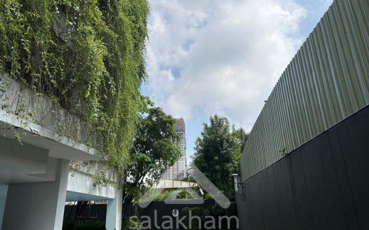 2 bedrooms and 2 bathrooms (with bath tub) is available for sale at HQ Thonglor Project
