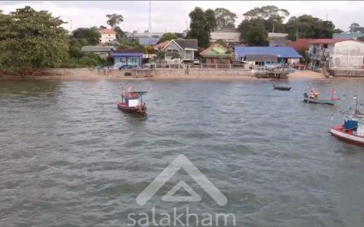Cozy beachfront house in Pattaya for sale