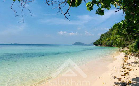 Beach front for sale in Koh Tan.