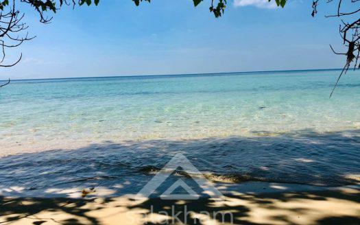 Beach front for sale in Koh Tan.