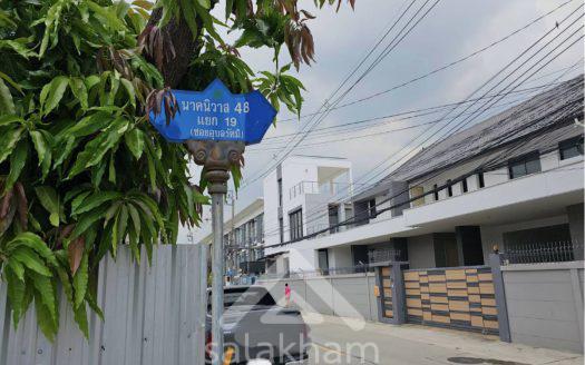 House 2 story for sale in Lat Phrao.