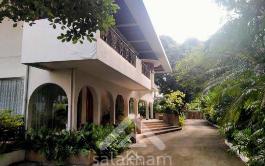 Land with Building for Sale in Sukhumvit Area