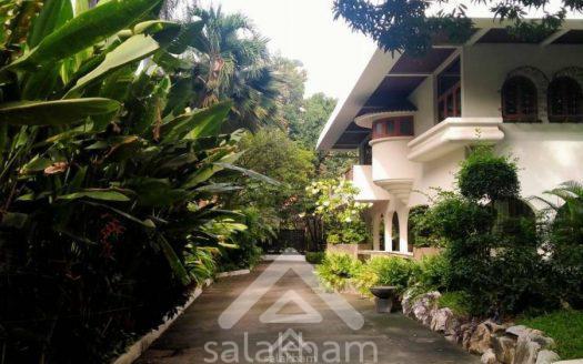 Land with Building for Sale in Sukhumvit Area
